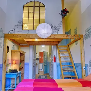 Hostel Lavender Circus Hostel, Doubles & Ensuites