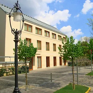 Castle Garden Отель